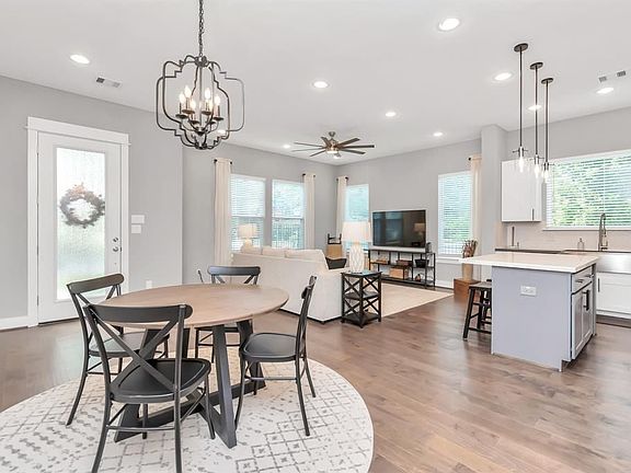 4th image of 2071 Sherwood Forest St