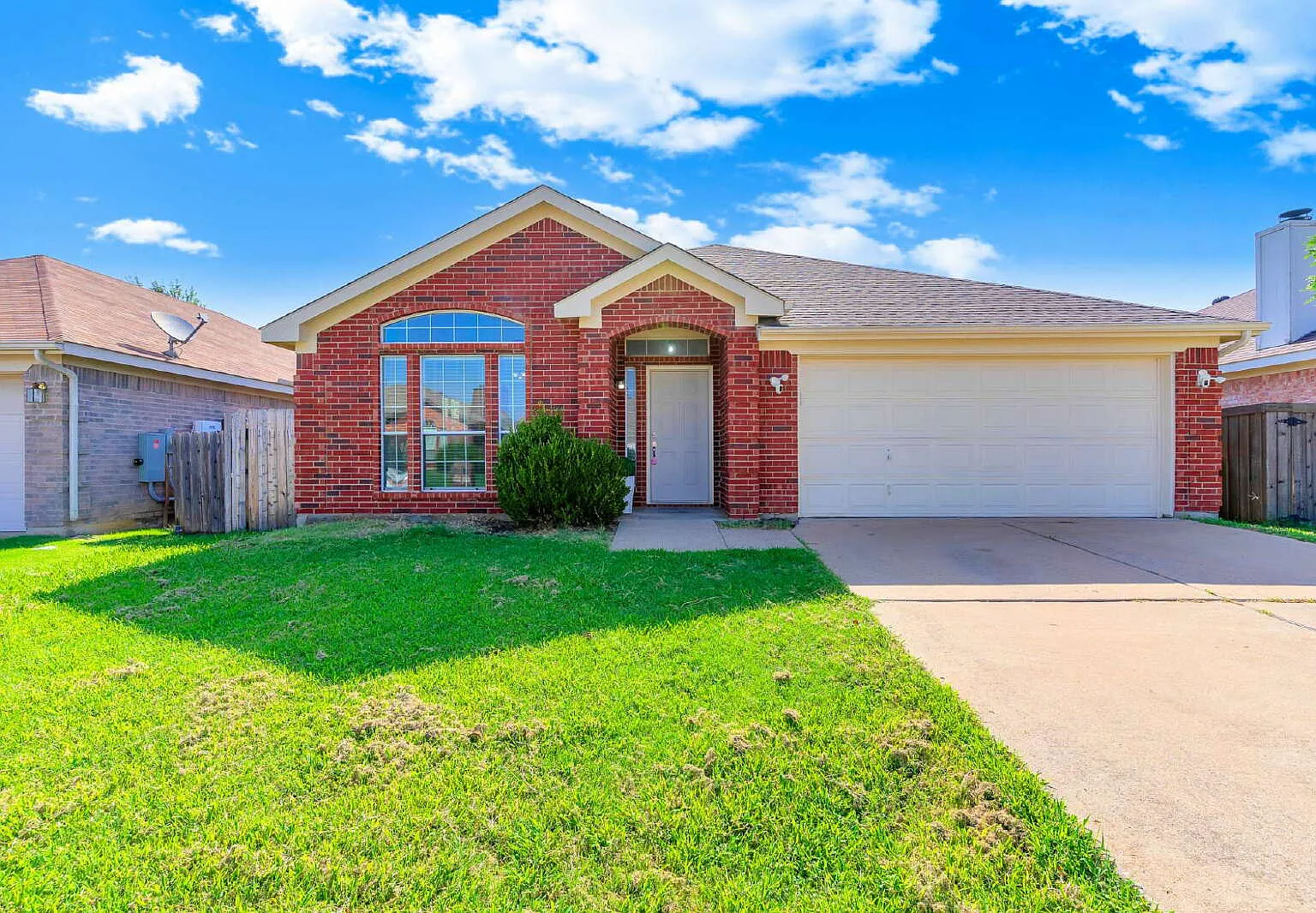 4 bed, 2.0 bath, 1854 sqft, $2,950 — Photo 1