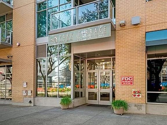 2nd image of 206 Park Blvd Unit 412