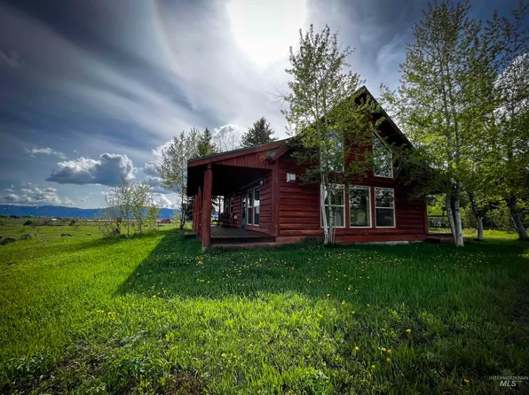 48 Pearson Ln, McCall, ID 83638