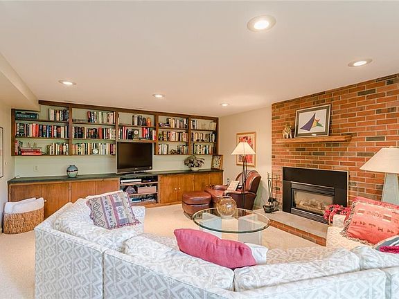 4th image of 21 Candlewood Dr