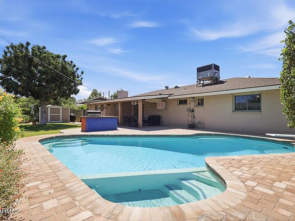 3rd image of 1236 E DEL RIO Drive