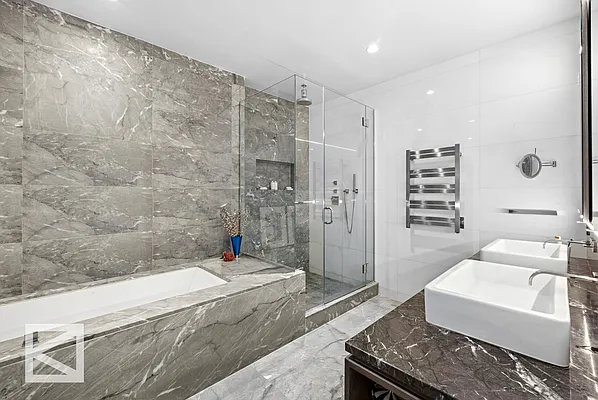 Bathroom, photo 1