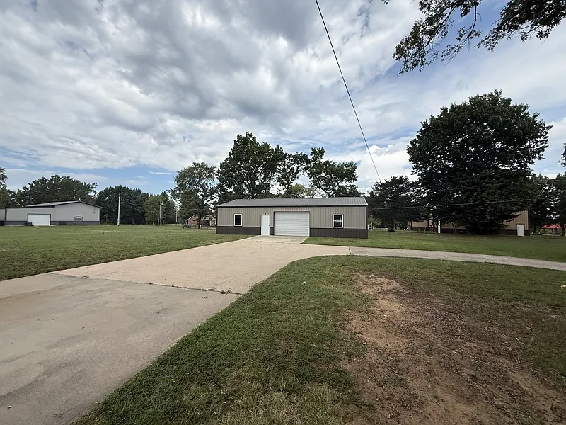 3 bed, 3.0 bath, 2200 sqft, $2,500 — Photo 2
