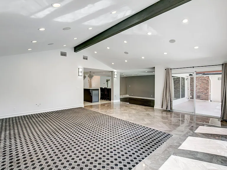 1710 Country Club Dr — Photo 19