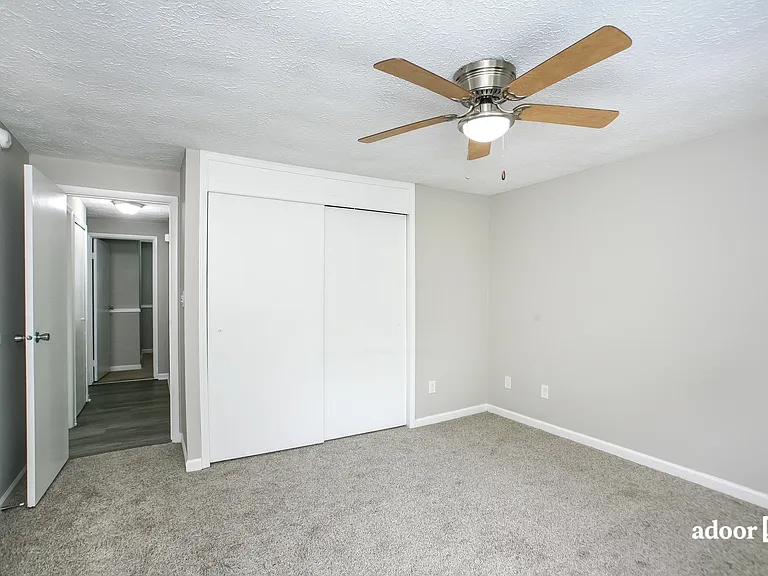 7519 Turnberry Ct — Photo 12