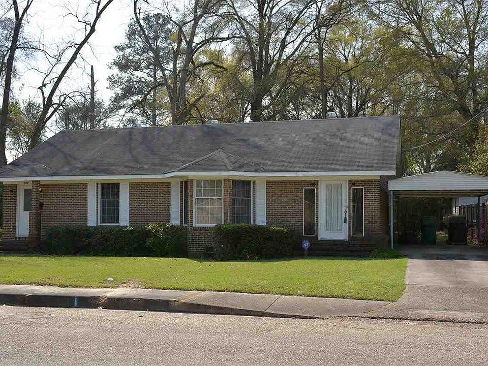 1st image of 121 Cordelia Ave N