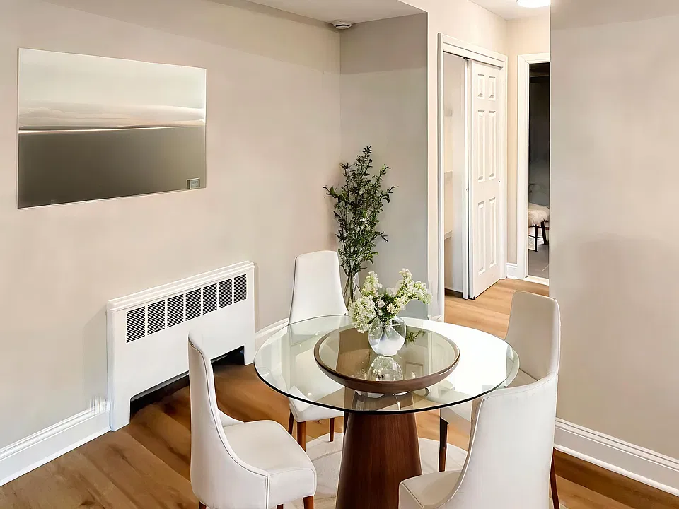 DINING AREA (STAGED)