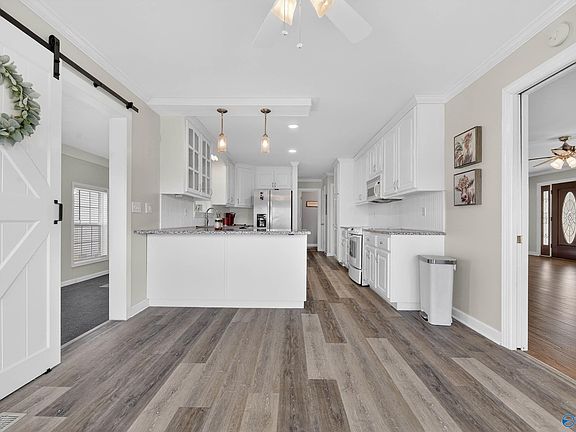 5th image of 1600 Lasseter Rd