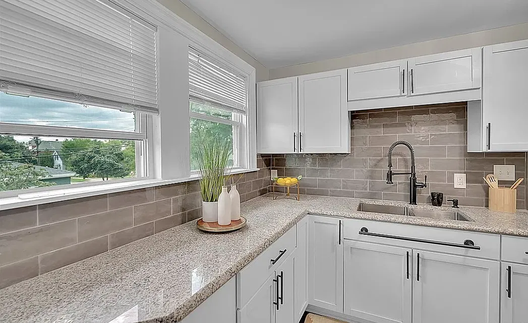 129 Farmer St — Photo 3