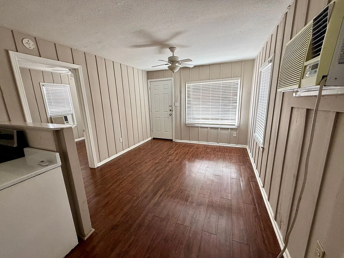 Charming 1-Bedroom Home with Private Master Suite Efficient & Comfortable Living. Pet Friendly. L... — Photo 4