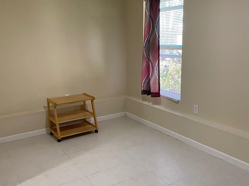 1st image of 322 Miriam St #2