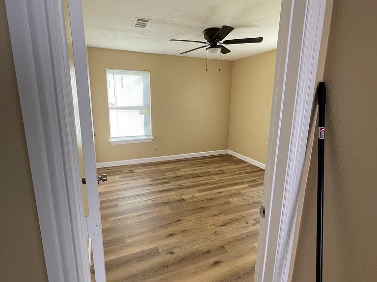 525 Royal Ave — Photo 8