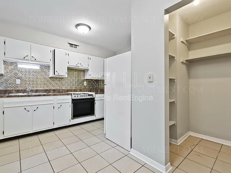 2423 Lindsay Ave #4 — Photo 5