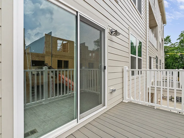 1509 Moore St — Photo 6