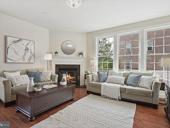 3rd image of 423 Parkview Ave