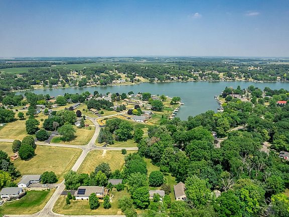 3rd image of 621 Lake Summerset Rd