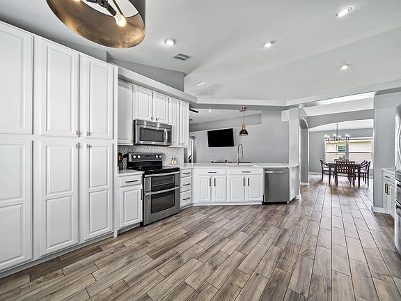 4th image of 4010 Chardonnay Dr