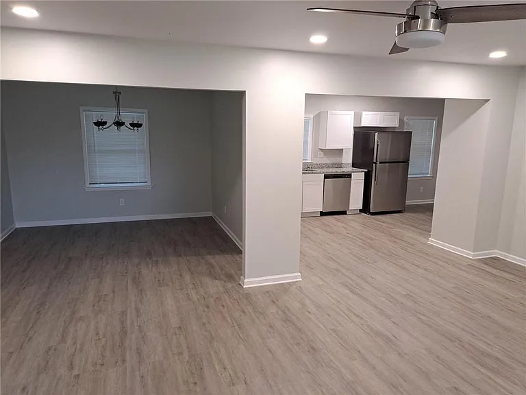 700 Lynn Cir SW — Photo 3