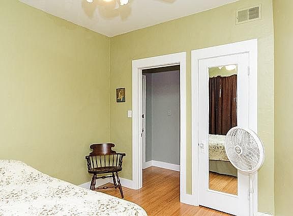 2nd image of 5107 S Ingleside Ave Unit 1