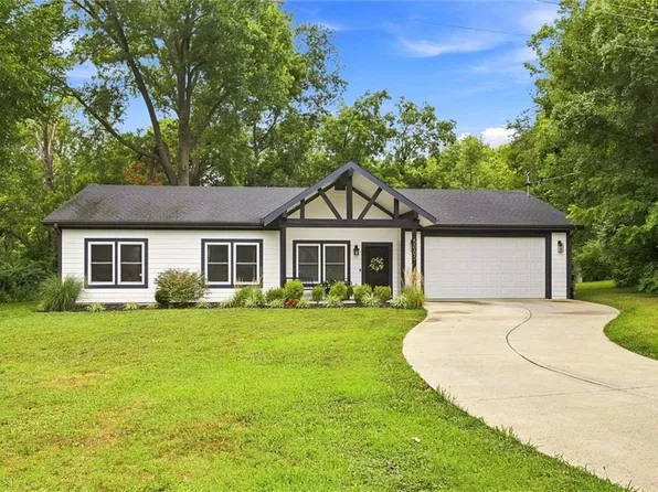 5005 Welborn Ln, Kansas City, KS 66104