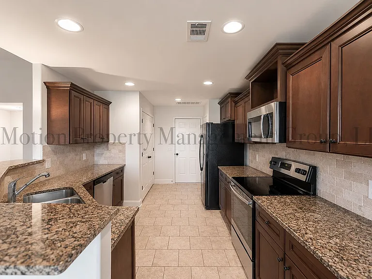 215 Rainsong Trl — Photo 4
