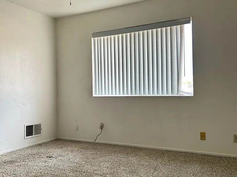 1017 Perdew Ave — Photo 7