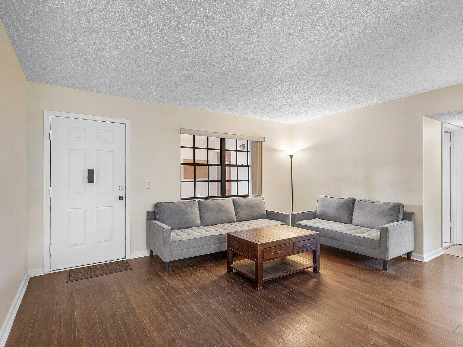 2 bed, 2.0 bath, 883 sqft, $2,000 — Photo 4
