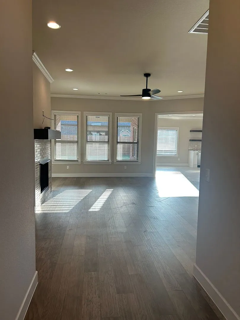 Modern New Build - Availalble Now — Photo 2