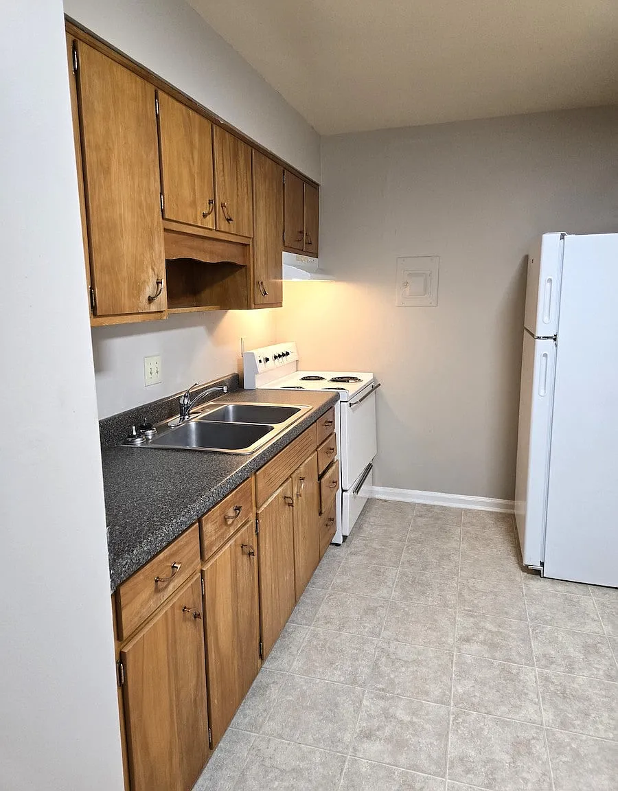 Bon Air Apartments — Photo 1