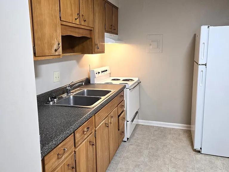 Bon Air Apartments — Photo 1