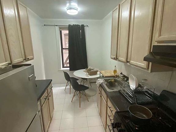3rd image of 28-32 35th St #D3