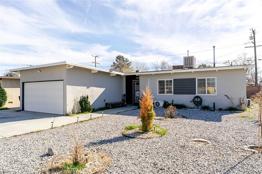 Building Photo - 1432 W Avenue H15