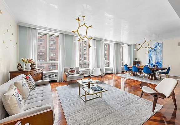 5th image of 330 E 72nd St #910