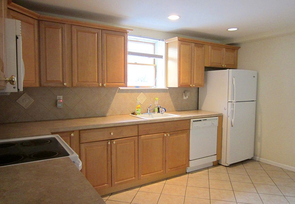 1st image of 222 Quincy Ave APT 1