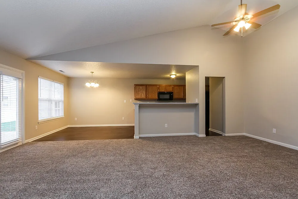 3 bed, 2.0 bath, 1444 sqft, $3,070 — Photo 4