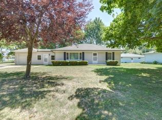 902 S Division St, Mahomet, IL 61853