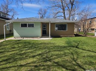 421 3rd St E, Shaunavon, SK S0N2M0