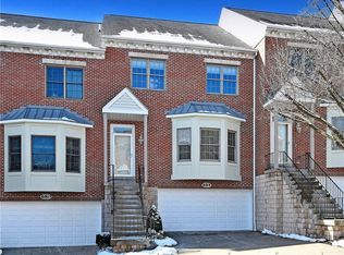 684 Highpointe Dr, Pittsburgh, PA 15220