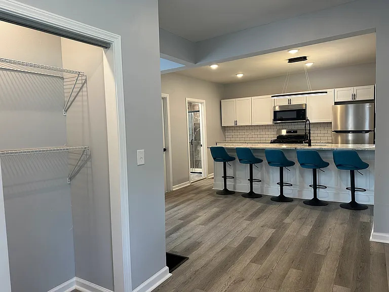 309 Oak St — Photo 8