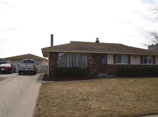 365 E Oak Ln, Oak Creek, WI 53154