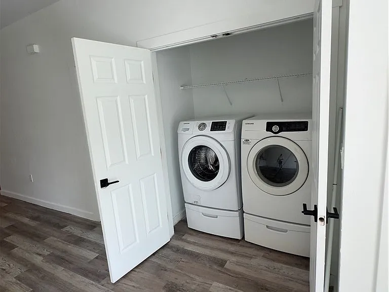 1530 Gilbert Ave S — Photo 12