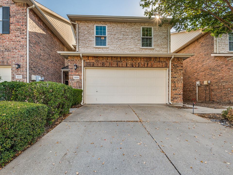 3005 Muirfield Dr - 1,859 square feet. 3 Bedrooms, 2.5 baths. Separate Utility Room. 2 cat attached garage. GATED Community! COPPELL ISD.