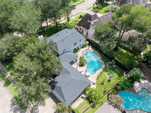 1815 Cobblestone Ct, Richmond, TX 77406