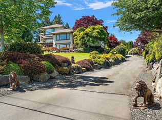 11096 Greenpark Dr, North Saanich, BC V8L 5N5