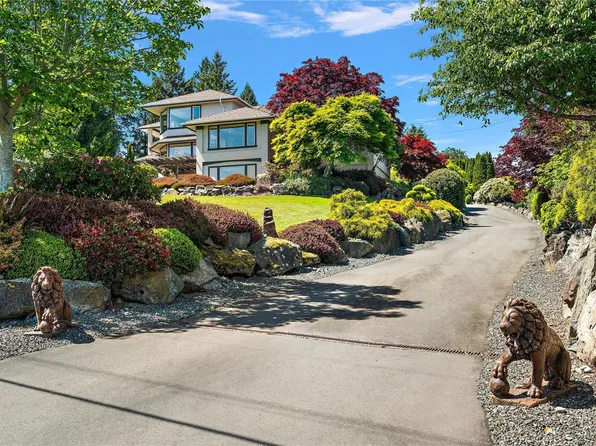 11096 Greenpark Dr, North Saanich, BC V8L 5N5