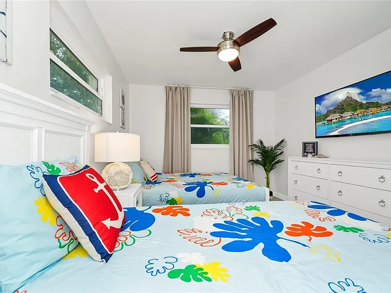 363 Harbor Dr — Photo 36