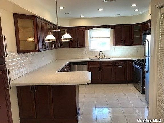 5th image of 170 Grand Blvd #1