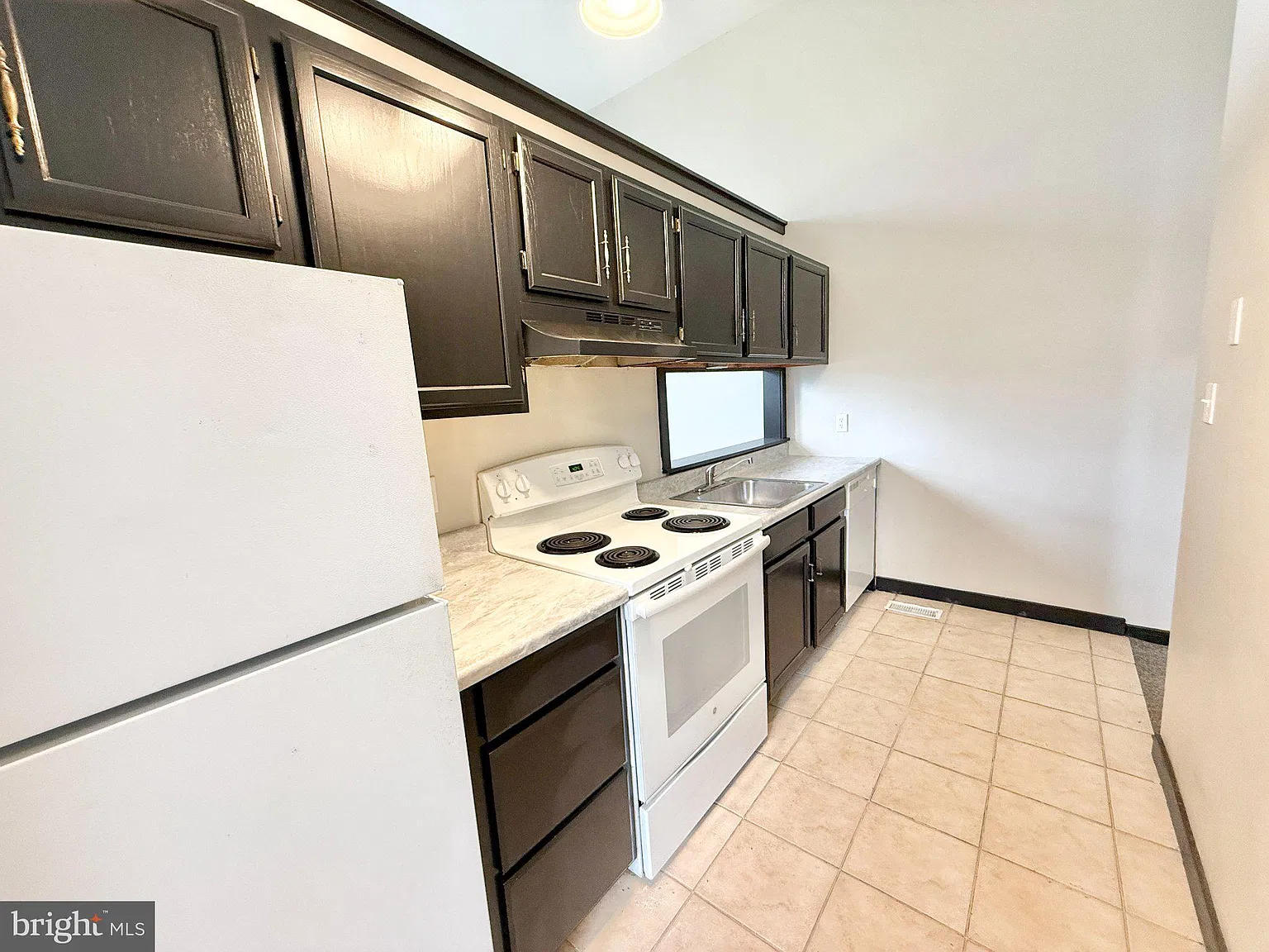 745 Manor St — Photo 4