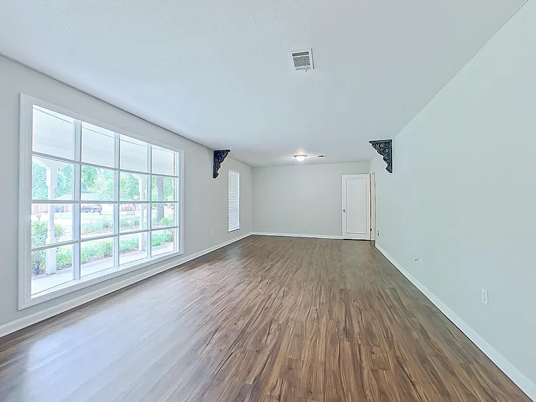 850 Brookfield Pkwy — Photo 14